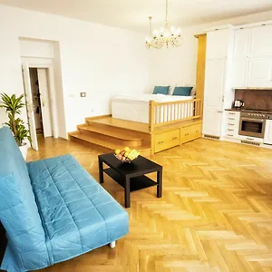  Appartement By The Old Town Square