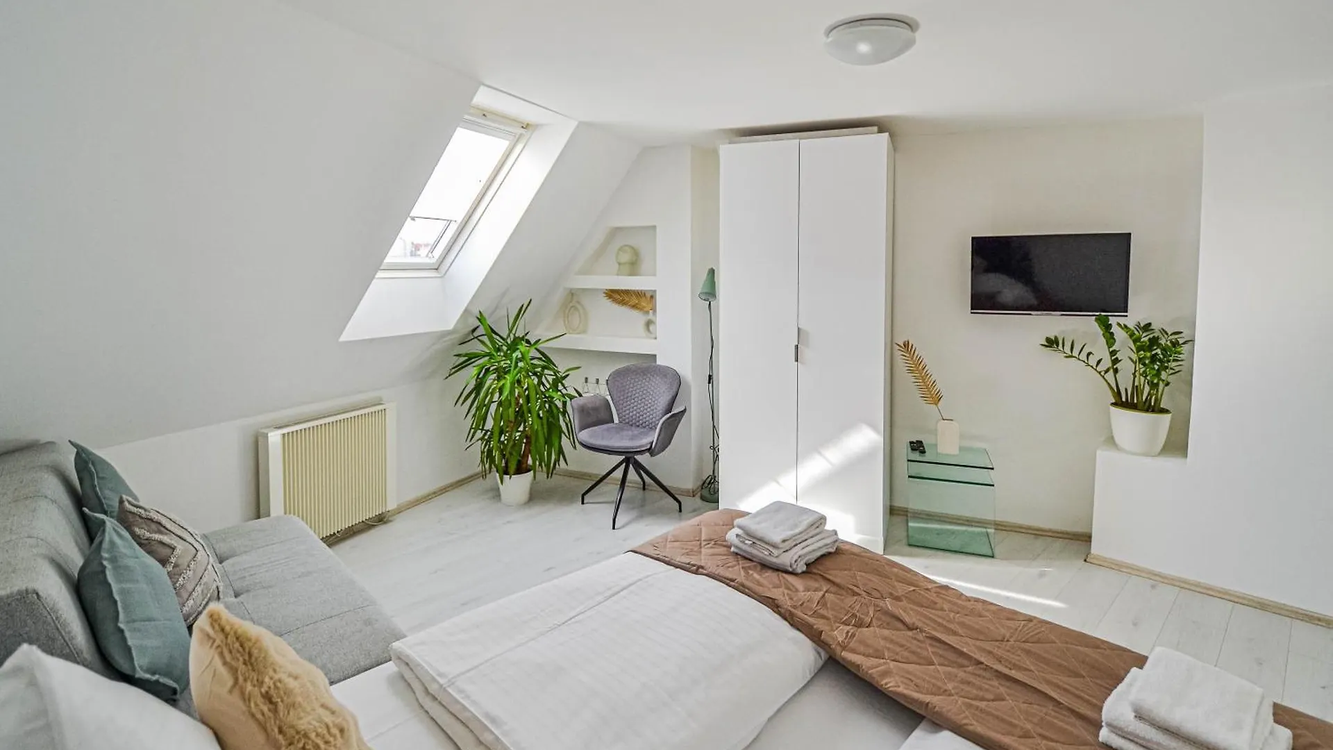 Main Square Quite Air Conditioned Apartment Prague